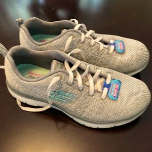 Sketchers shoes women’s size-7